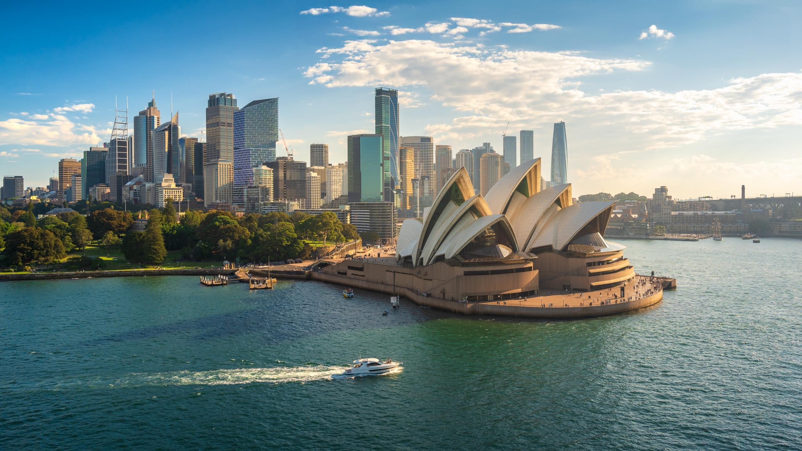 Australian market check-in: gold, rates and small caps 